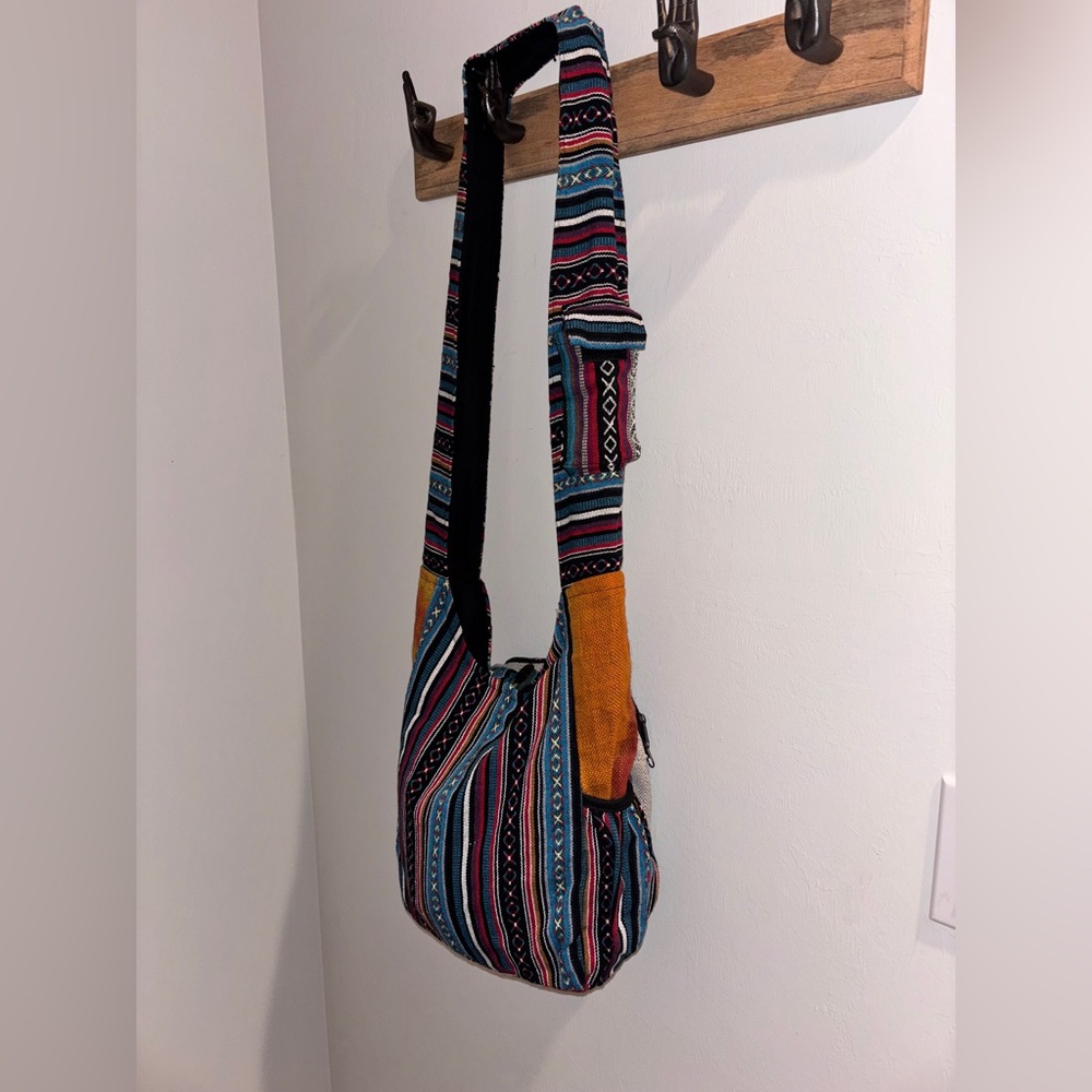 Nwot “Threadheads” Capybara Patchwork Shoulder Ba… - image 3